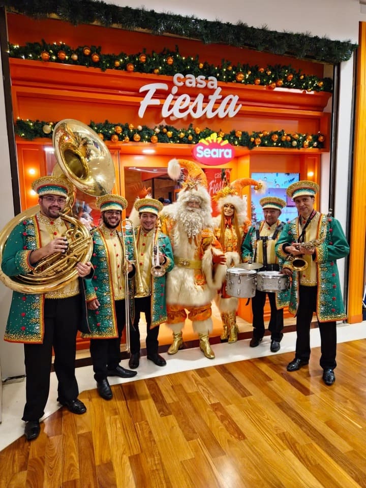 Bandinha natalina com Papai Noel para festas e eventos