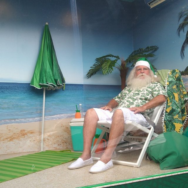 Papai noel entregar presente em campinas no natal festa evento